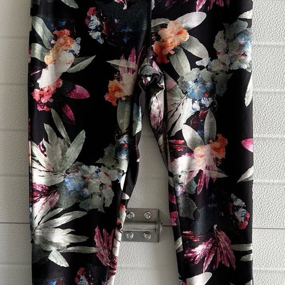 JOCKEY leggings, women's size S, botanical print on black, Capri - Picture 2 of 6